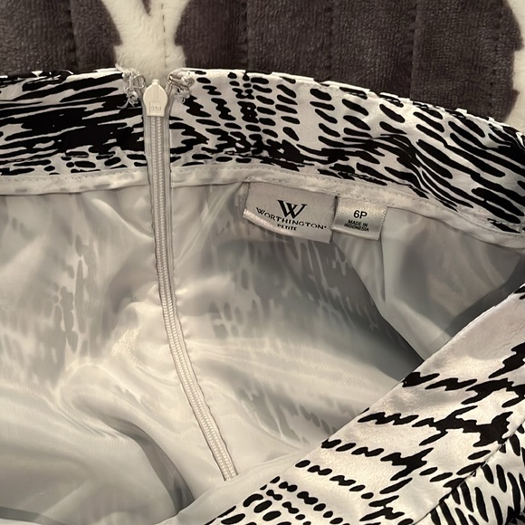 Worthington skirt, size 6p - Picture 3 of 4